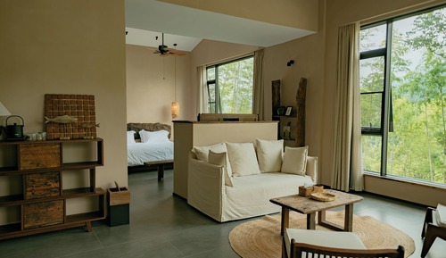 Signature Suite, Patio, Hill View