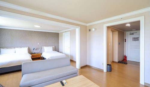 Suite, Multiple Beds, Non Smoking (Oversized)
