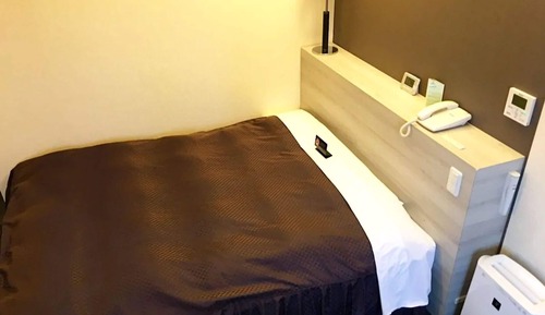 Double Room, Smoking