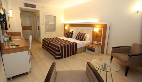 Superior Room (Partial Sea View)