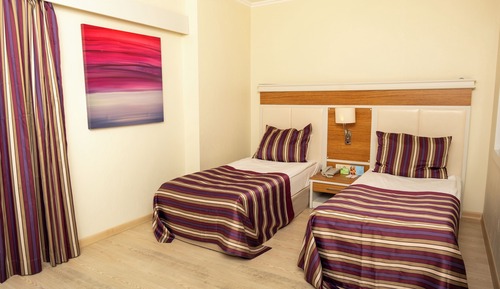 Family Room, 1 Bedroom (Partial Sea View and Second Bedroom)