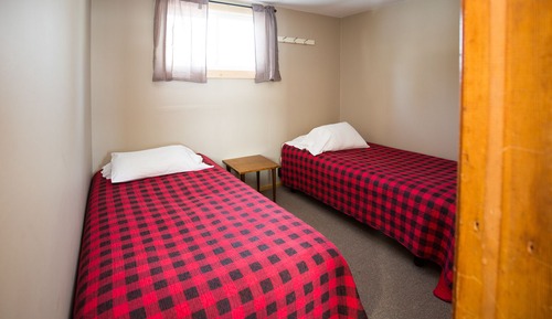 Comfort Cabin, 2 Bedrooms, Kitchen, River View (Sleeps 4)