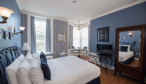 Deluxe Room, 1 Queen Bed