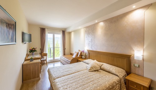 Standard Room, Balcony, Partial Lake View