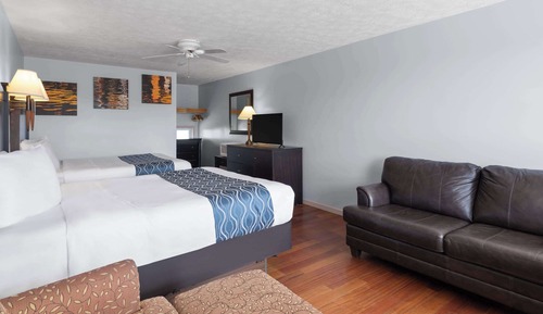 Deluxe Room, 2 Queen Beds, Non Smoking, Mountain View