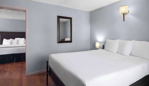 Family Suite, Multiple Beds, Non Smoking, Mountain View