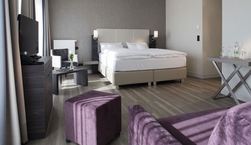 Junior Suite, 1 King Bed with Sofa bed