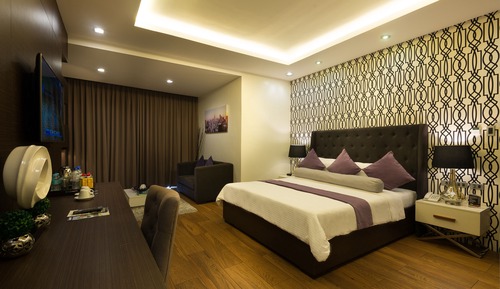 Signature Room, 1 King Bed, Non Smoking, Bathtub
