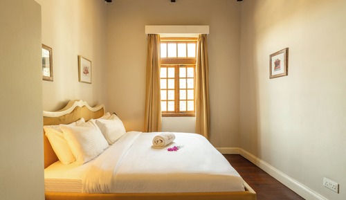 Executive Suite, Pool View