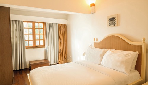 Luxury Apartment, 2 Bedrooms, Balcony, Pool View