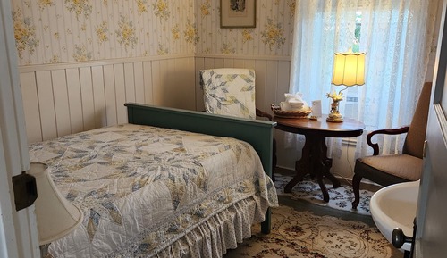 Standard Room, 1 Double Bed, Shared Bathroom