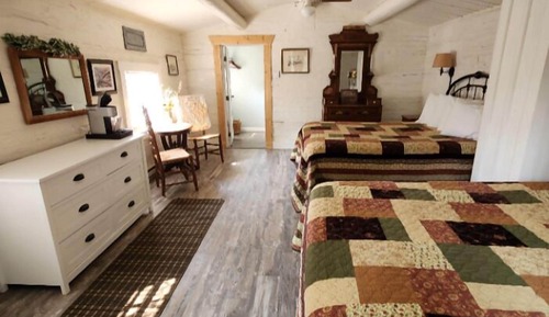 Standard Cabin, 2 Queen Beds