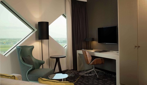 Executive Room, 1 King Bed, Business Lounge Access, Corner