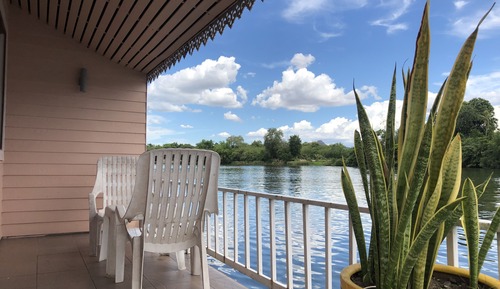 Deluxe River View Raft