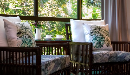 Luxury Suite, 1 Queen Bed, Jetted Tub, Garden View