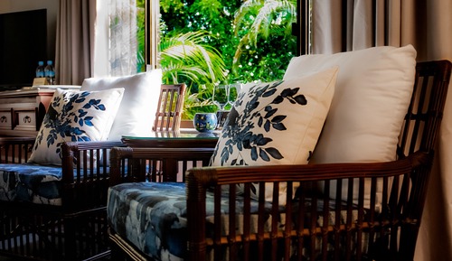 Luxury Suite, 1 Queen Bed, Jetted Tub, Garden View