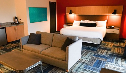 Junior Suite, 1 King Bed, Balcony, Lake View