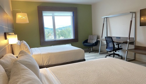 Standard Room, 2 Queen Beds, Mountain View