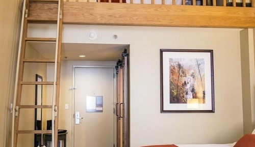 Standard Loft, Multiple Beds, Mountain View