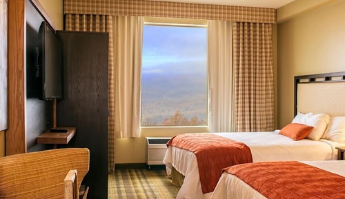 Standard Room, 2 Queen Beds, Mountain View