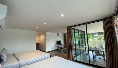 Floating Twin Room