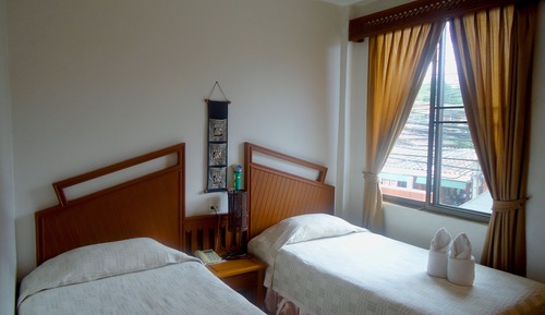 Standard Twin Room