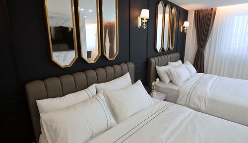 Royal Studio Suite, Multiple Beds, Non Smoking, Private Bathroom