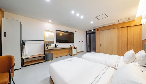 Deluxe Twin Room, Multiple Beds, Non Smoking, Private Bathroom