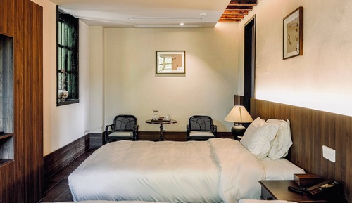 Signature Twin Room, Patio, Hill View