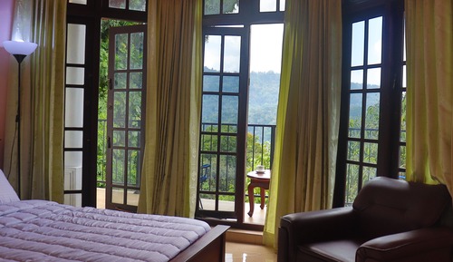Comfort Room, 1 King Bed, Mountain View