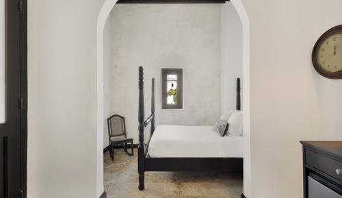 QUIET SUITE