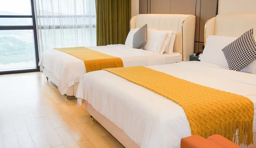 Luxury Twin Room, City View