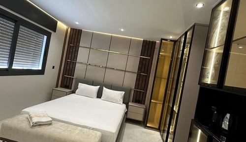 Luxury Studio Suite, 1 King Bed, Non Smoking