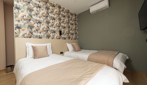 Deluxe Twin Room, City View