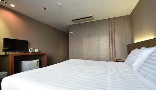 Deluxe Room, 1 King Bed, Non Smoking, Private Bathroom