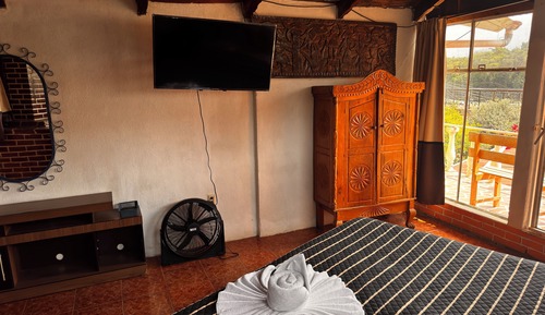 Comfort Room, Balcony, Lake View
