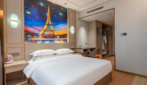 Executive Suite, City View