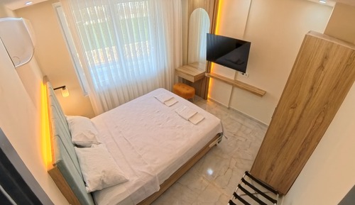 Junior Apartment, Kitchenette, Pool View