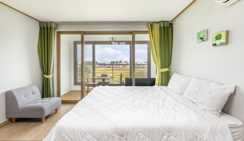 Basic Room, 1 Bedroom (January Unit 6(BBQ))