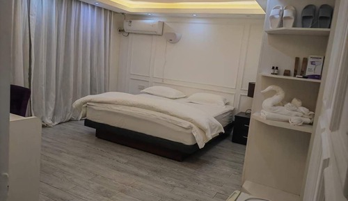 Business Double Room, Partial Ocean View