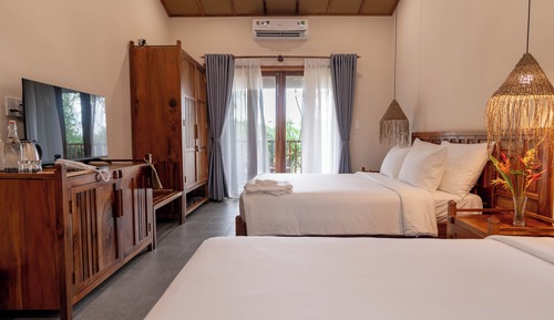 Family Quadruple Room, Pool View