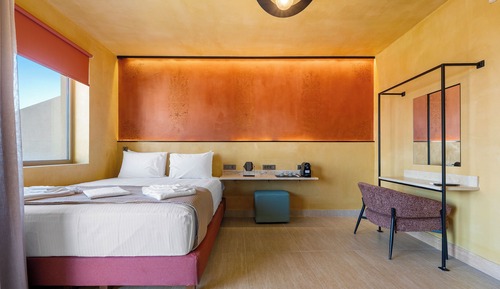 Honeymoon Suite, Sea View