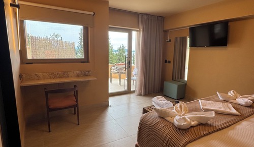 Junior Suite, Partial Sea View