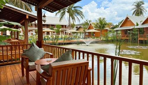 Deluxe Bungalow, 1 King Bed, Lake View