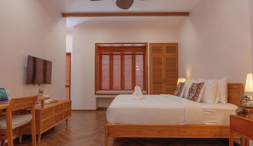 Superior Double Room, 1 King Bed, Pool View