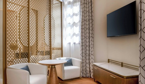 Room, 1 King Bed, Non Smoking, City View (Corner)