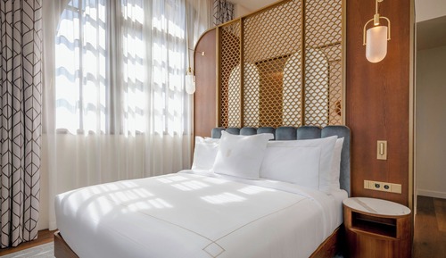 Premium Room, 1 King Bed, Non Smoking, City View (Corner)