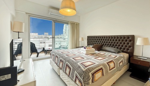 Studio, Balcony