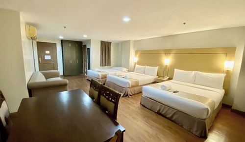 Deluxe Family Room