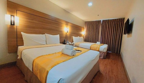 Deluxe Lakeview Queen Room